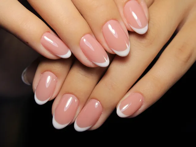 between oval and almond nails